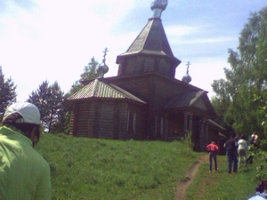 Часовня близ озера
